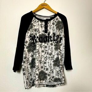 Unisex long sleeve shirt in excellent condition size medium